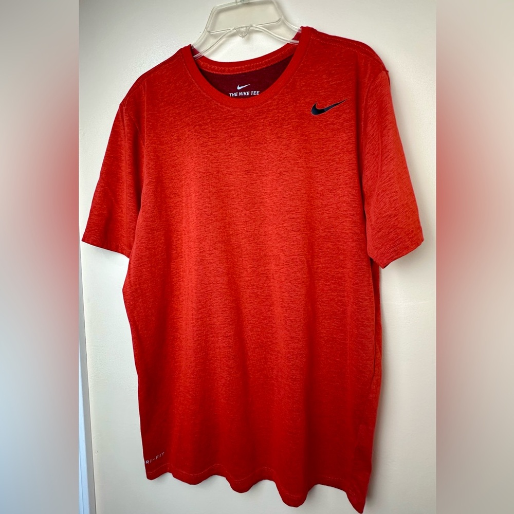 Nike Men’s medium short-sleeve shirt.